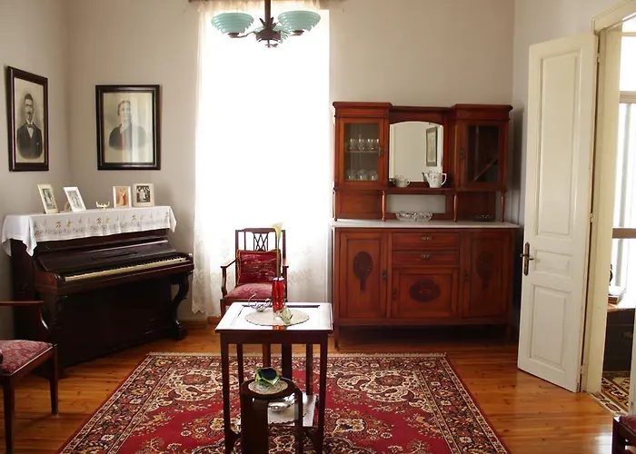 Kyra Vintage House *