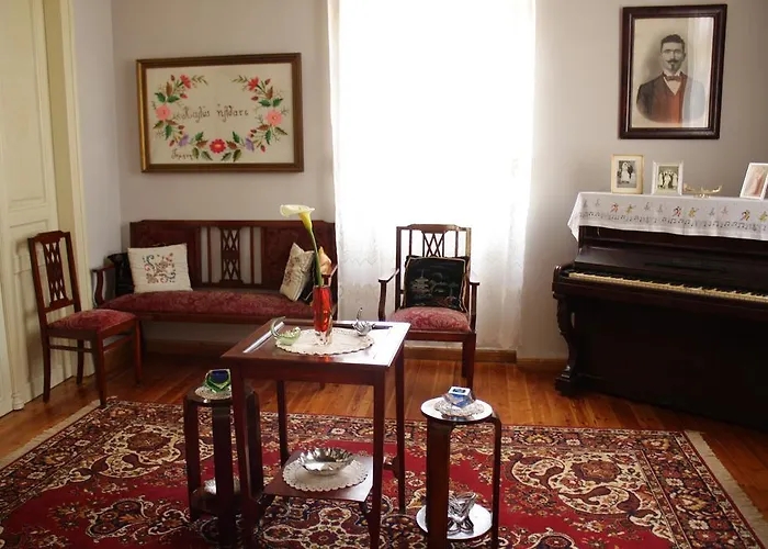 Kyra Vintage House Apartment *